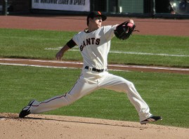 tim-lincecum-pushes-forward